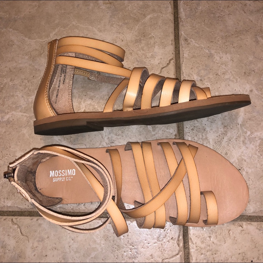 Woman’s Tan Sandals 7 1/2 Mossimo Supply Co